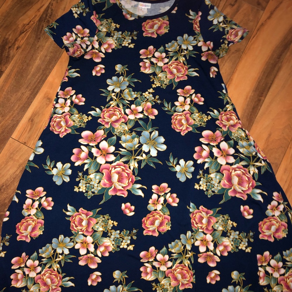XL Jessie by LulaRoe Navy background - pockets!!